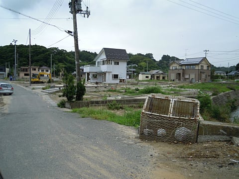 地震と津波で壊滅した漁村地域。